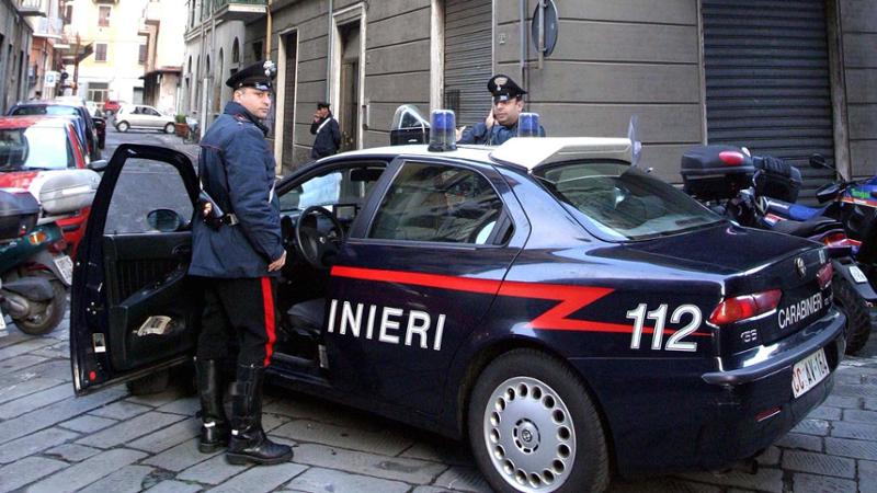 Arcola D In Escandescenze Nella Sua Abitazione E Minaccia Con Un 