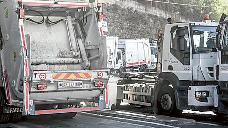 Amiu, allarme dei sindacati sui conti: “Ritardi nei pagamenti dei fornitori”