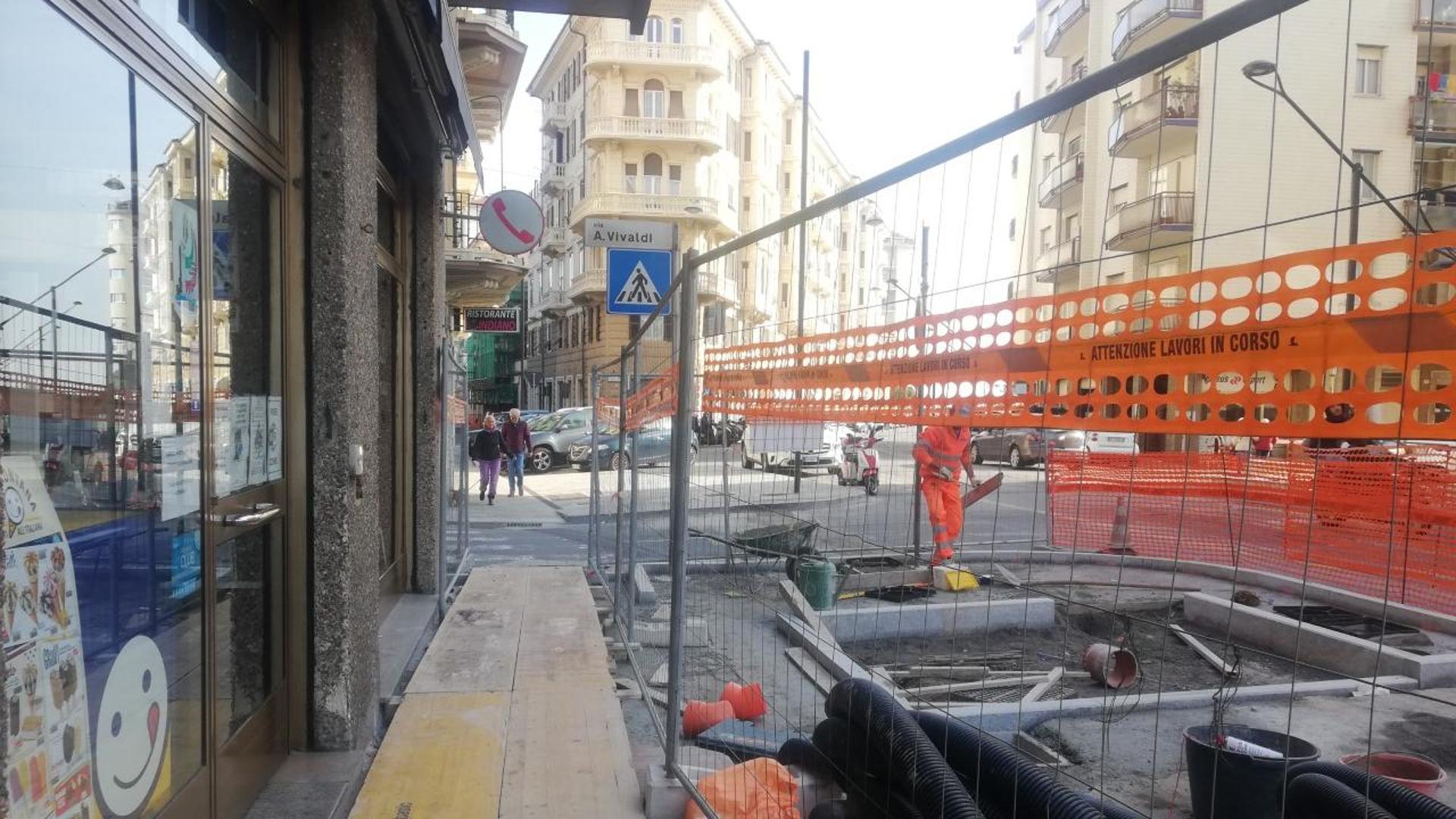 Lavori A Savona Per La Nuova Passeggiata Davanti A Un Bar Spunta Uno 