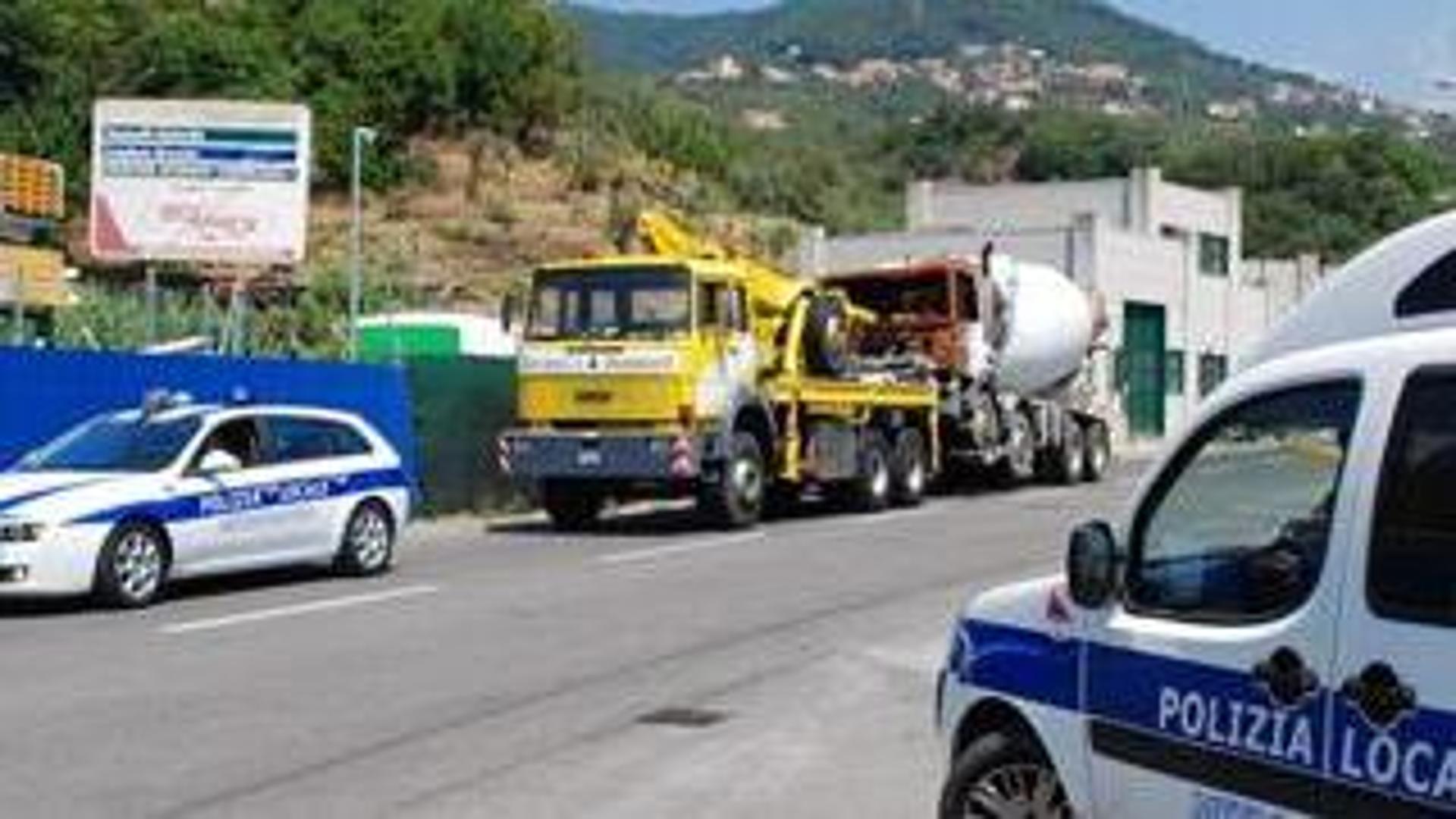 Crisp Torpignattara, Anziano Muore Travolto Da Un Camion Mentre Attraversa Con Il Deambulatore Abstract Concept Crisp Torpignattara, Anziano Muore Travolto Da Un Camion Mentre Attraversa Con Il Deambulatore Abstract Concept