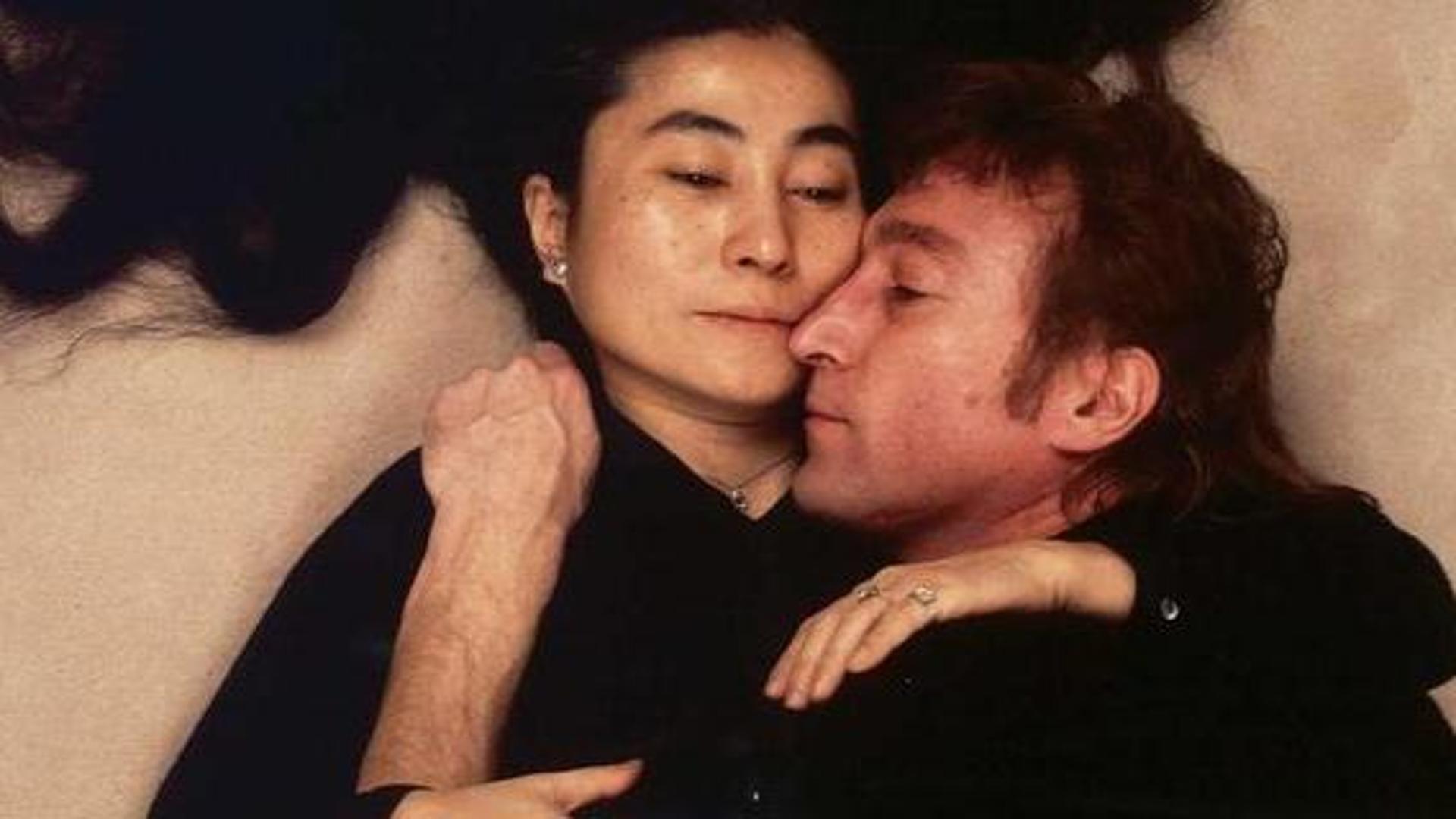 Lennon e Yoko Ono: «John Wayne vende la guerra, noi la pace» - Il