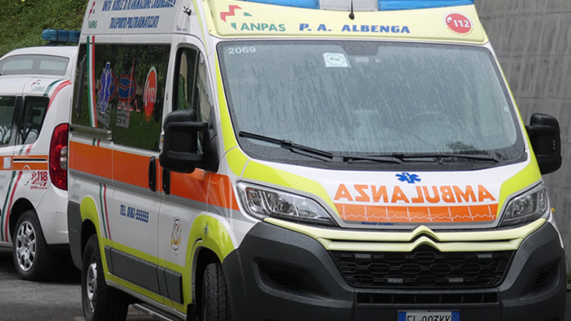 Albenga, centauro in codice rosso dopo lo scontro tra auto e moto - La ...