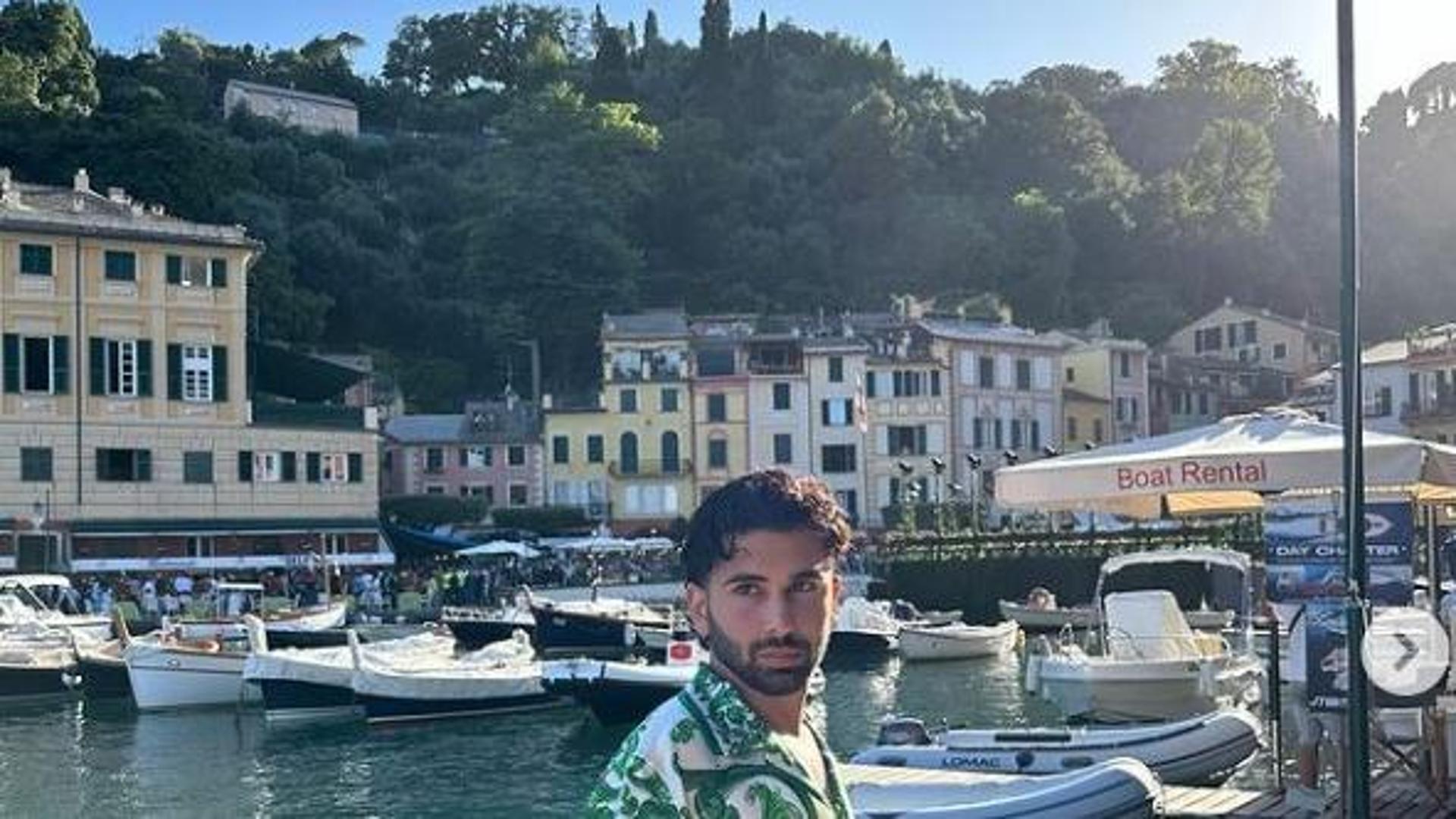 Portofino, shooting fotografico in piazzetta per l'influencer indiano ...