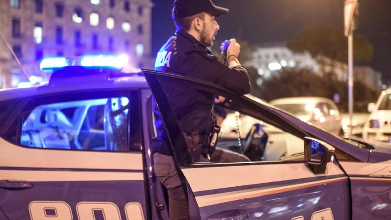 Aggredito con spray al peperoncino, picchiato e rapinato: 21enne in codice giallo al Galliera