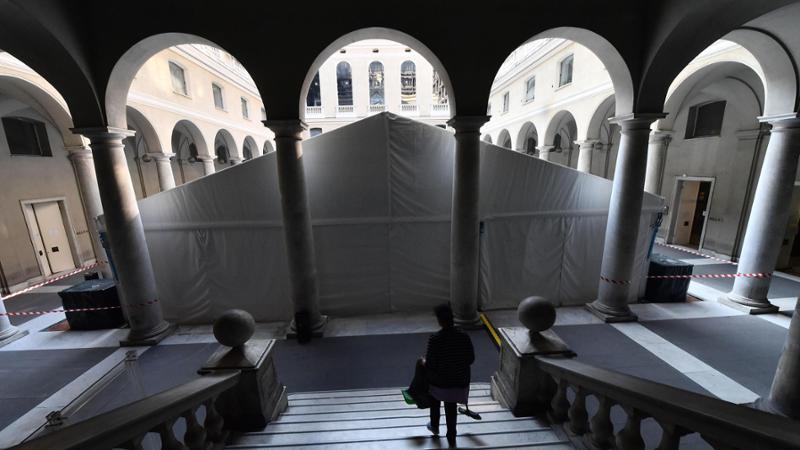 "Ti brucio la casa mentre dormi", 5 mesi di minacce alla ex: stalker condannato a Genova