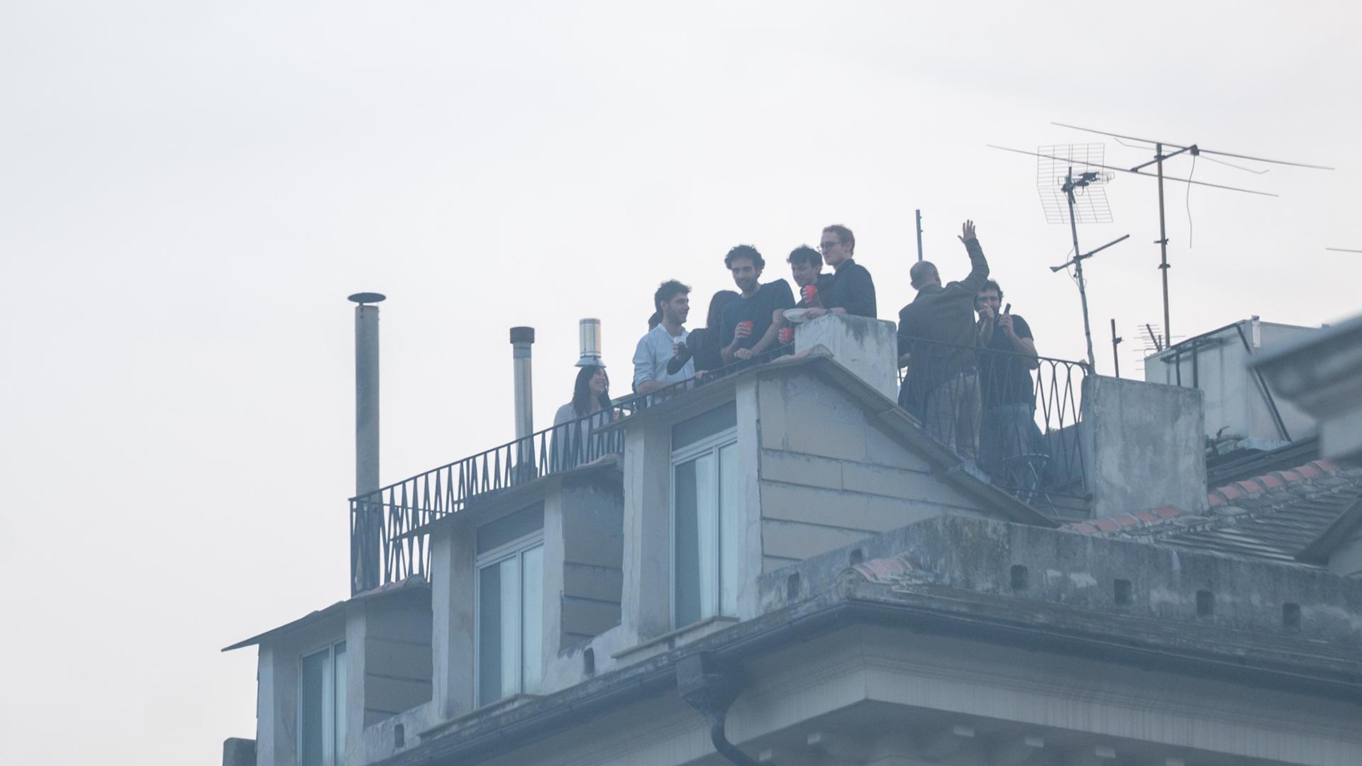 Charlotte de Witte a Genova, anche sui tetti per ascoltarla