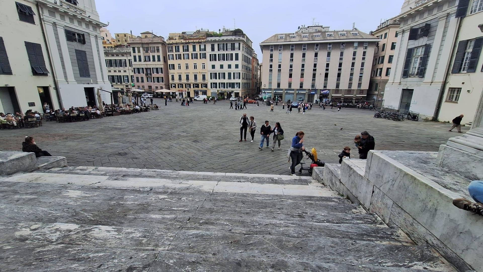 Piazza Matteotti immacolata il giorno dopo Charlotte de Witte: le immagini