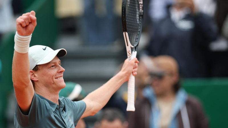 Sinner sovrano di Montecarlo: batte l’eterno rivale Alcaraz ed è di nuovo il numero uno