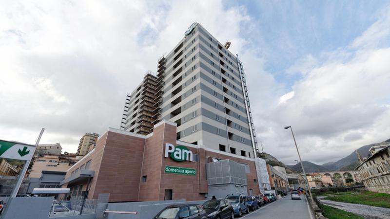 Torri gemelle di Sestri, dopo quindici anni la fine dei lavori è vicina. Via ponteggi e maxi gru