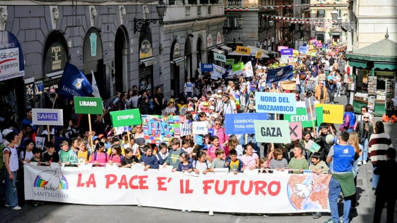 “Facciamo la pace”, tremila bambini e ragazzi in marcia nel centro storico