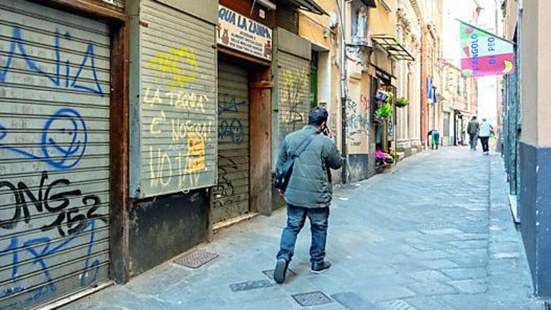 Via Prè, parte l’Sos dei commercianti: “Senza aiuti molti negozi moriranno”