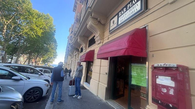 Genova, dopo 65 anni chiude lo storico bar Piave di Albaro. L’amarezza della titolare: “Il mondo è cambiato”