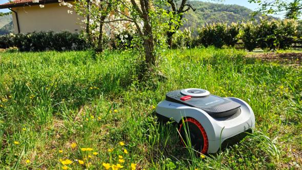 Navimow i2 Lidar, la prova: come se la cava nei prati dell’entroterra? | Foto