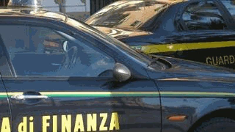 Bimbi si perdono in spiaggia ad Arenzano, li trova la guardia di Finanza