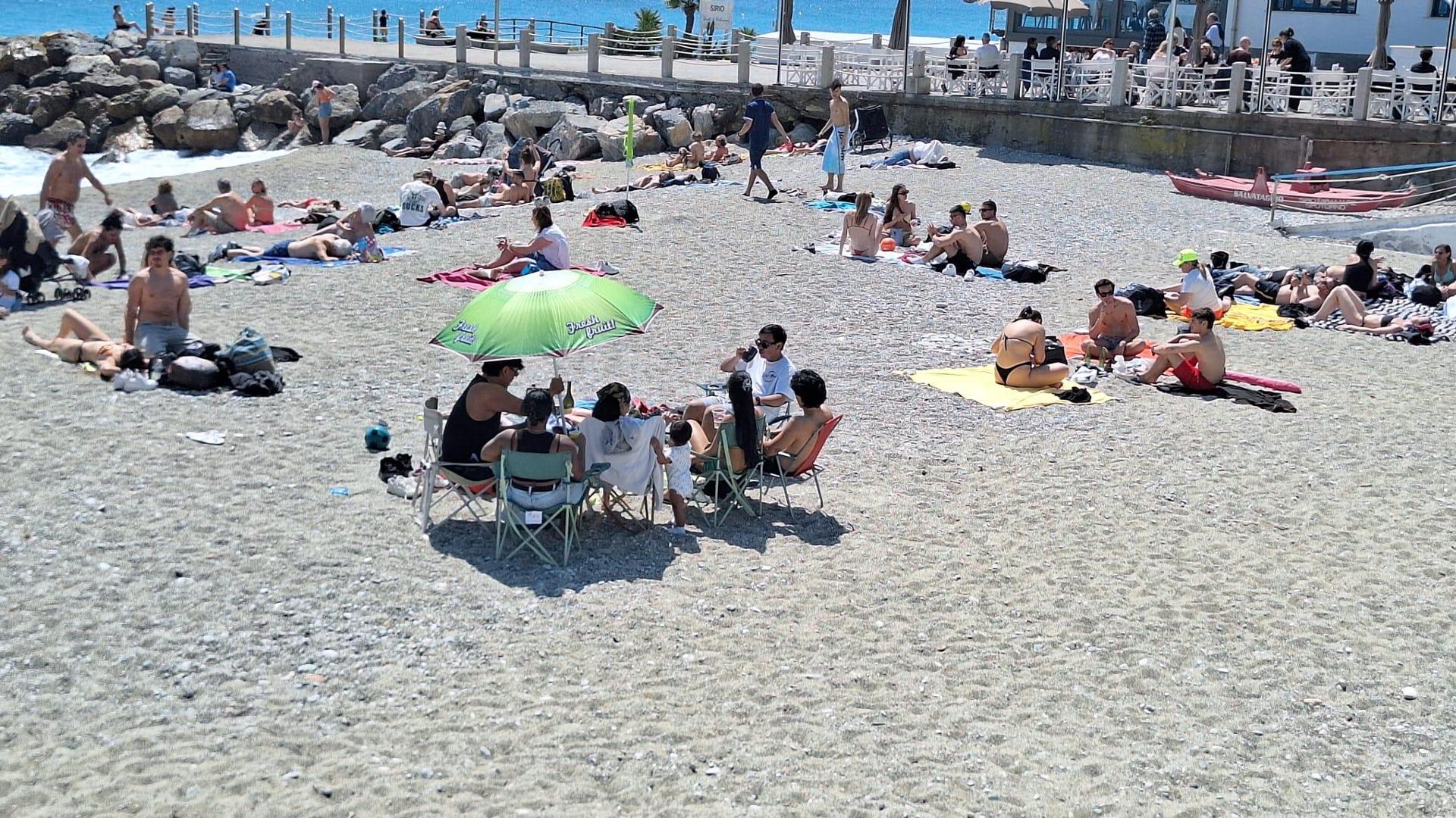 Affollamento sulle spiagge libere