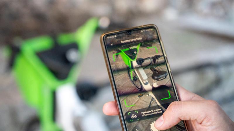 Caos bike sharing in città, nuove regole e limiti. Alcuni posteggi Kiss&Buy diventano parcheggi bici