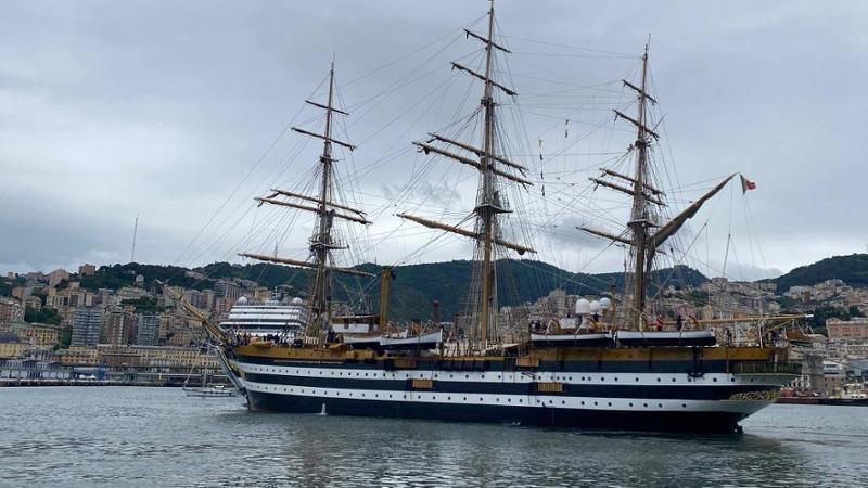Il Vespucci in porto, la Superba si inchina al “veliero più bello del mondo”