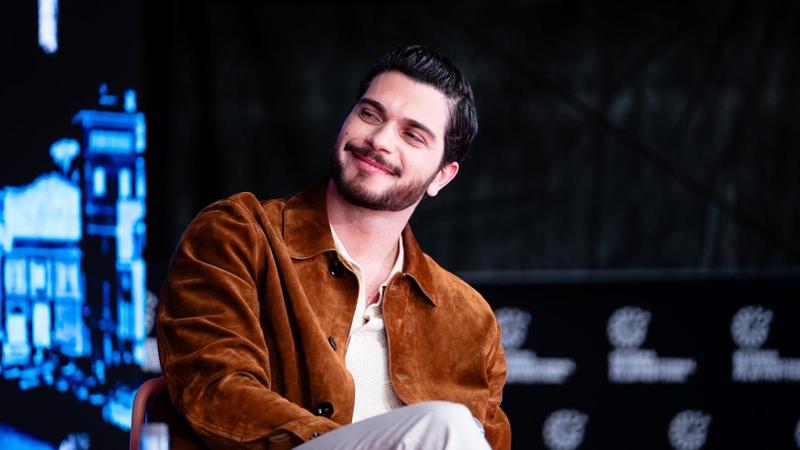 La star di Imma Tataranni Alessio Lapice al Riff di Sestri Levante: “Spero in un sequel per la serie Notaio in Sorrento”
