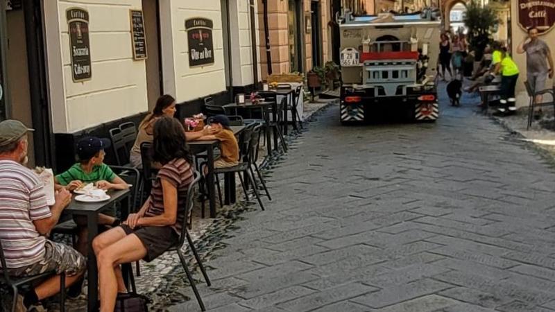 Aggredito e derubato da 7 ragazzini, paura in pieno centro a Finalborgo
