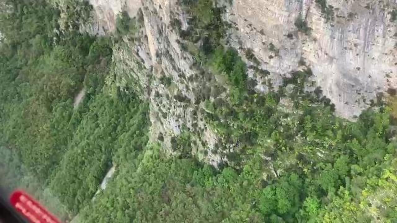 Alpinisti in difficoltà, l'arrivo dei soccorritori sulle pareti a picco