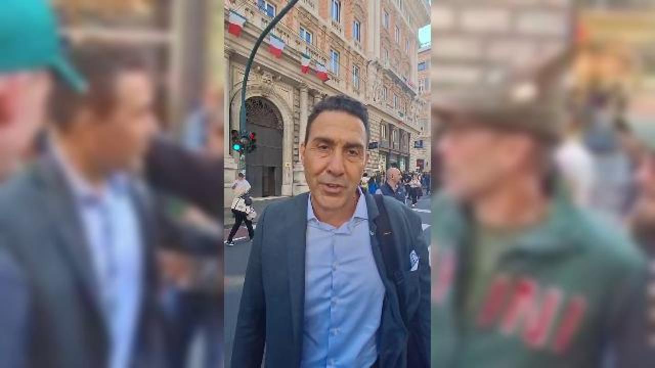 Vannacci a Genova, selfie con gli alpini: "Tanta allegria e spirito di corpo"