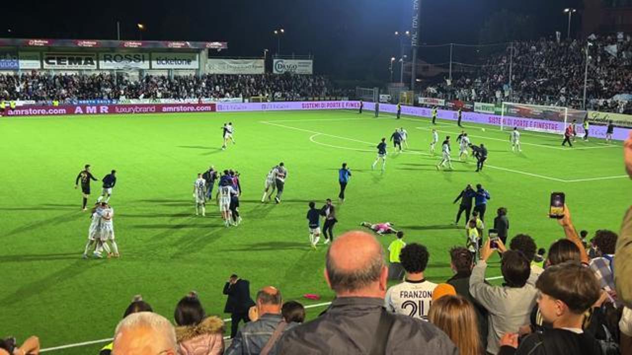 L'Entella vince, terminate le partite scoppia la festa per la salvezza diretta