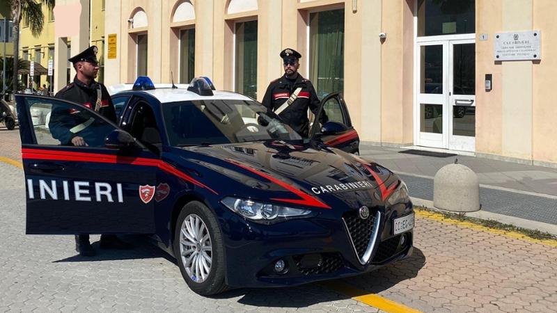 Targhe clonate per spostarsi con l’auto, arrestati due ladri di Ceriale: sono padre e figlio