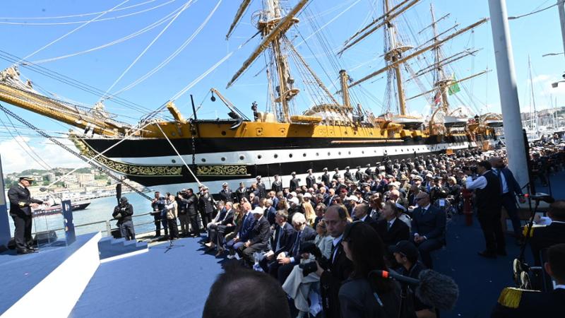 Il Vespucci lascia Genova, la cerimonia al Porto Antico. Crosetto: “Nessuno strappo con gli Usa”