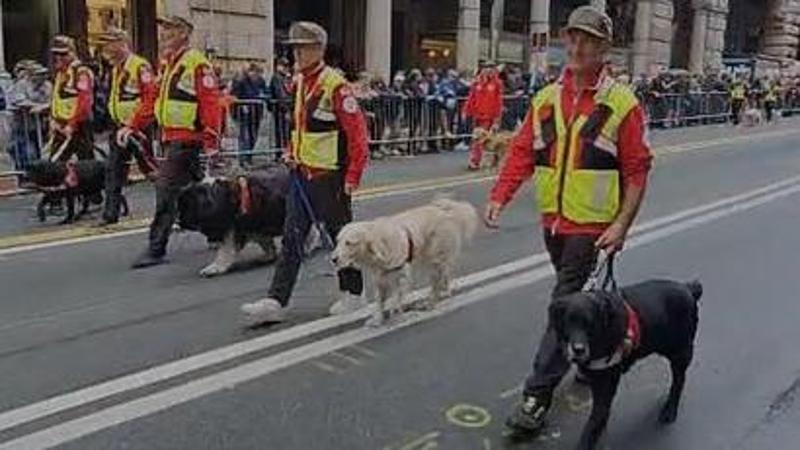 Adunata Genova, la “carica dei cento e uno” delle unità cinofile: entusiasmo per i cani degli alpini
