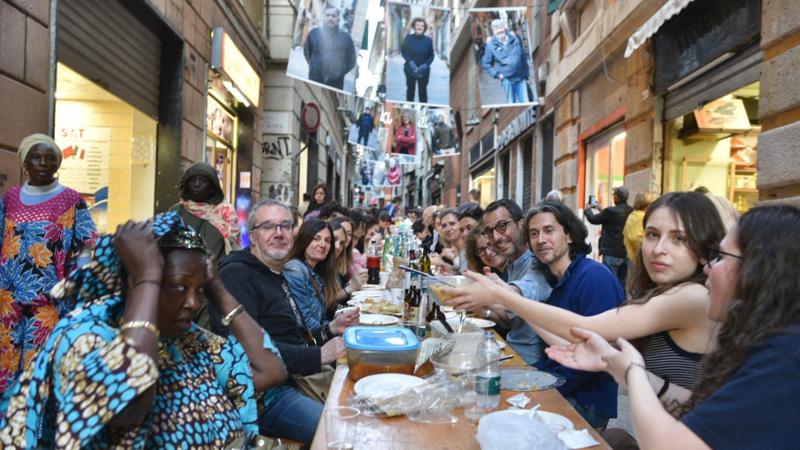 Vicoli, arriva la cena scaccia-degrado: “L’iniziativa si allarga ad altre piazze”
