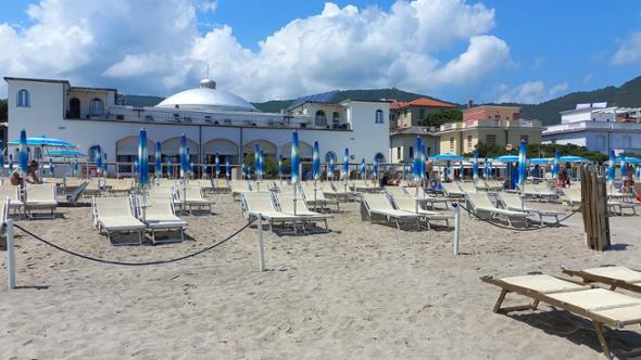Spiagge di Spotorno, ecco il mini-bando per otto stabilimenti: offerte entro il 4 giugno