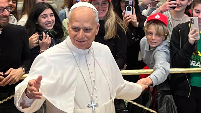 Il Papa incontra i cresimandi di Genova e finisce a fare 6-7 su TikTok