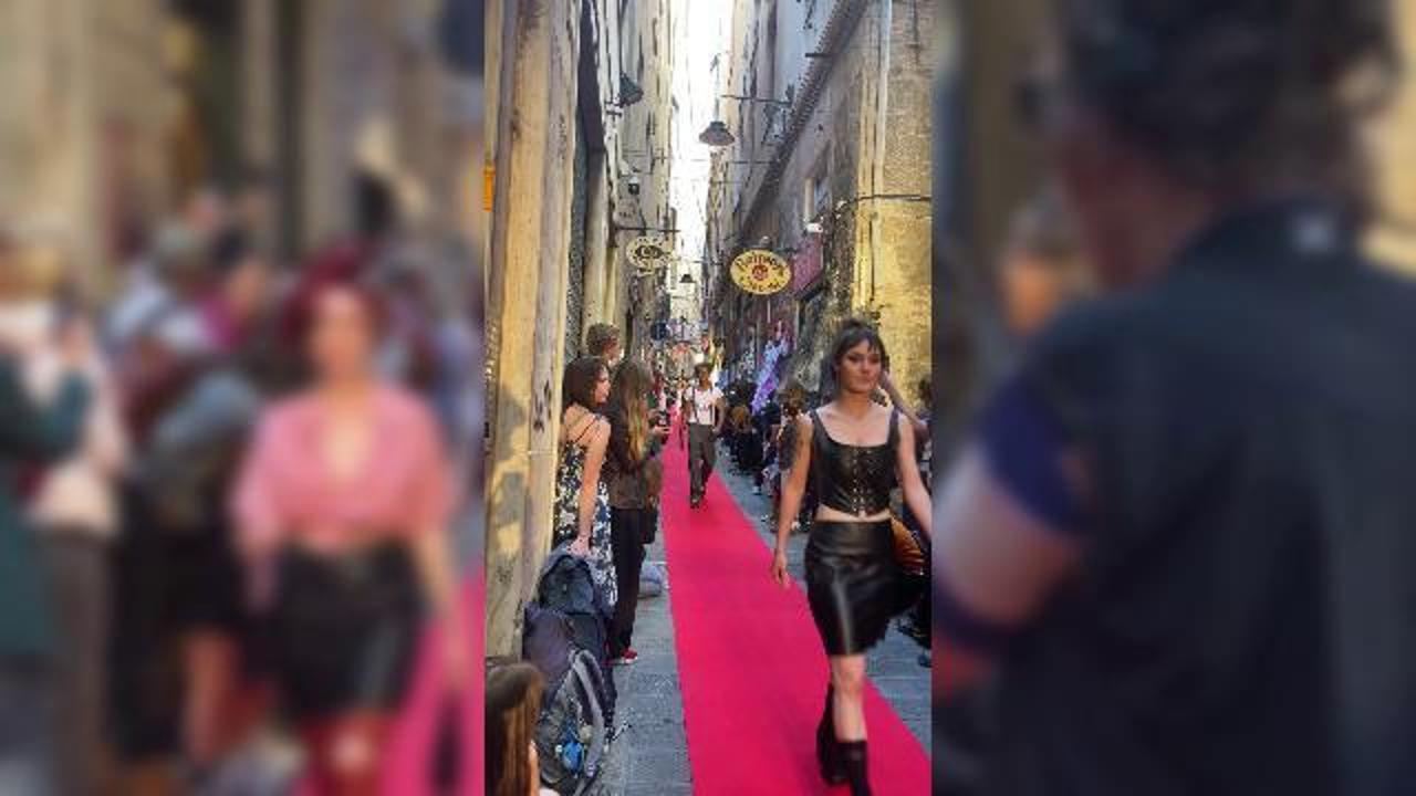 Sfilate di moda vintage, le modelle in passerella a Genova