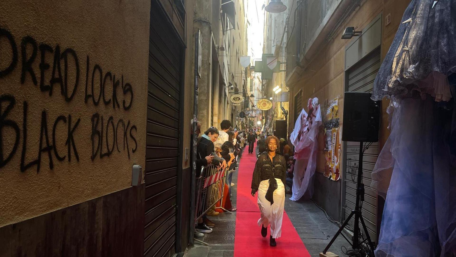 La sfilata del riciclo della Bottega Ciacchi a Genova, tutte le foto