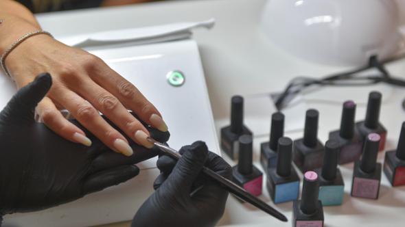 Cosmetici low cost e dipendenza, il piano per la qualità della Liguria