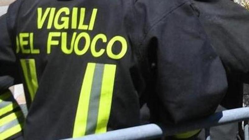 Veicolo in fiamme sulla statale del Turchino, tratto chiuso e traffico deviato