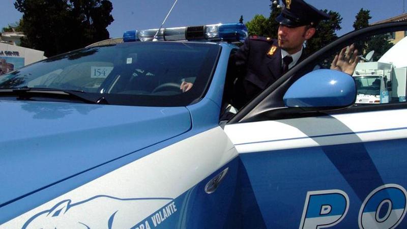Rapinò un’anziana nell’androne di casa a Castelletto, arrestato