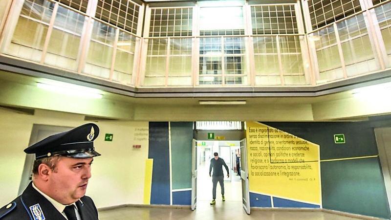 Sovraffollamento e aggressioni agli agenti, la Uil rilancia l’allarme penitenziari