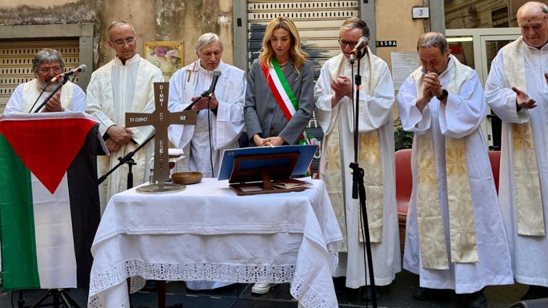 Salis alla messa in ricordo di Don Gallo: «Un rammarico non averlo a fianco in questa esperienza»