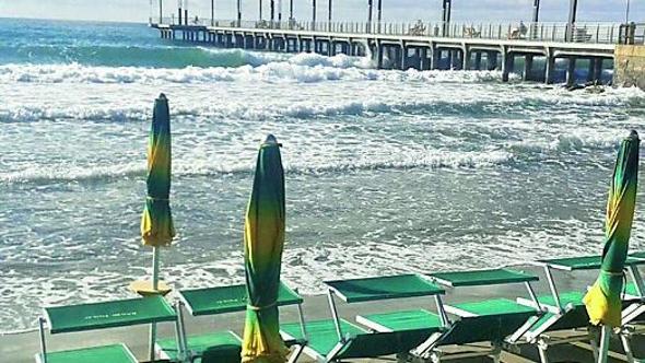 Alassio, guerra per le spiagge: Mare Libero diffida il Comune