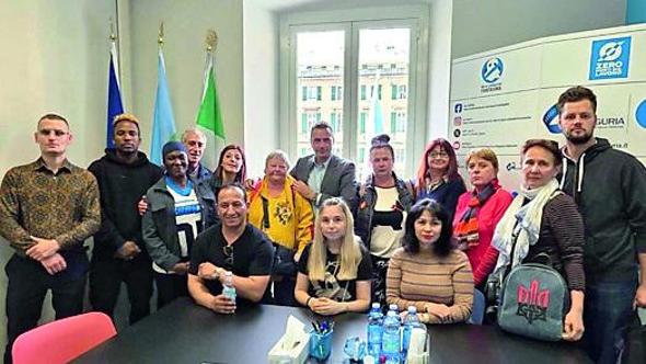 Cooperativa San Carlo, lavoratori e migranti scendono in piazza. «Siamo abbandonati»