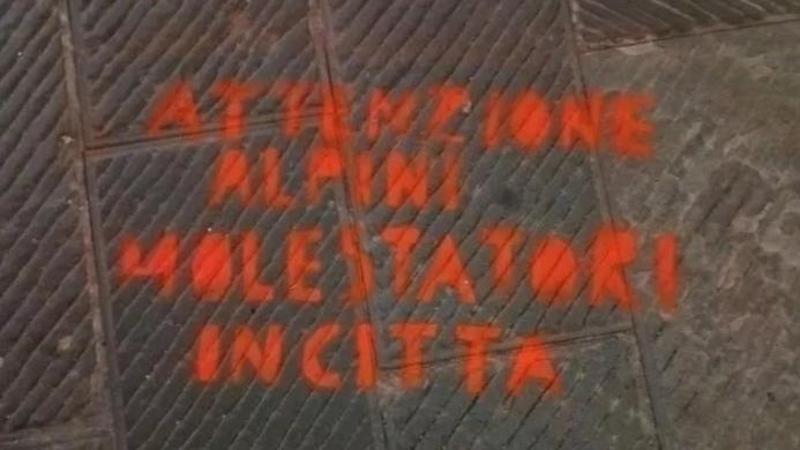 Scritte contro gli Alpini a Genova, scatta l’indagine sugli anarchici