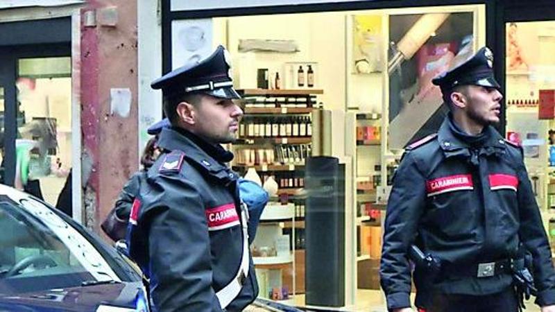 Rivarolo, spedizione punitiva all’uscita della scuola. Studente minacciato con il coltello dai bulli