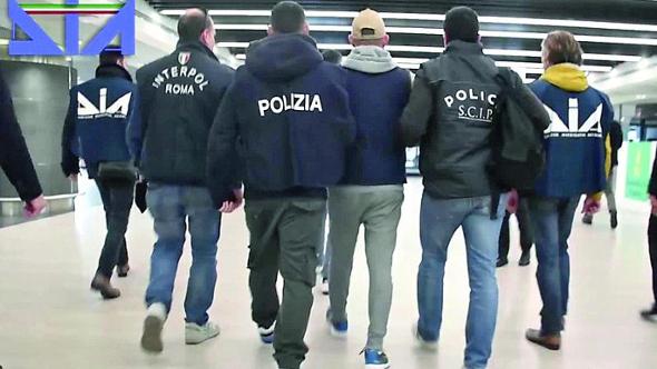 Scommesse clandestine per i clan. Maxi sequestro di titoli, conti e Rolex