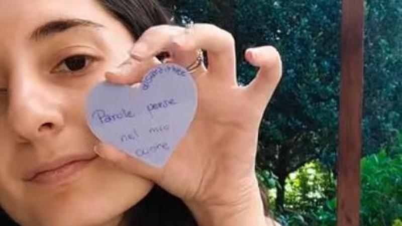 Sara Privitera e le sue poesie negli angoli di Genova: “In un mondo che corre invito a riscoprire le piccole cose”