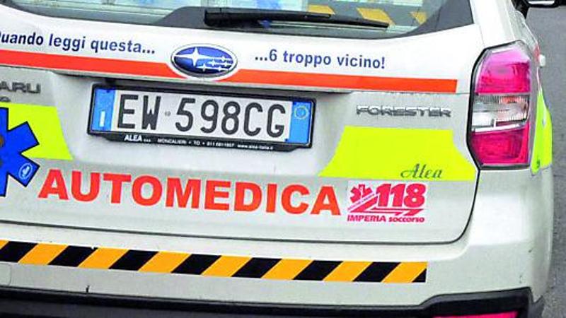 Malore in auto, si accosta in via Moresco e si accascia al suolo: inutili i soccorsi