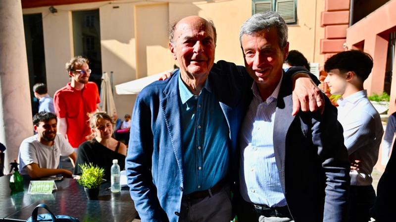 Bersani a Genova: “L’anti-Meloni? Prima facciamo l’esercito, poi scegliamo il comandante”