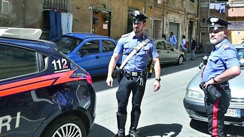 Aggredisce medico a morsi, poi fa chiudere l’ambulatorio. Arrestato un ventisettenne a Genova