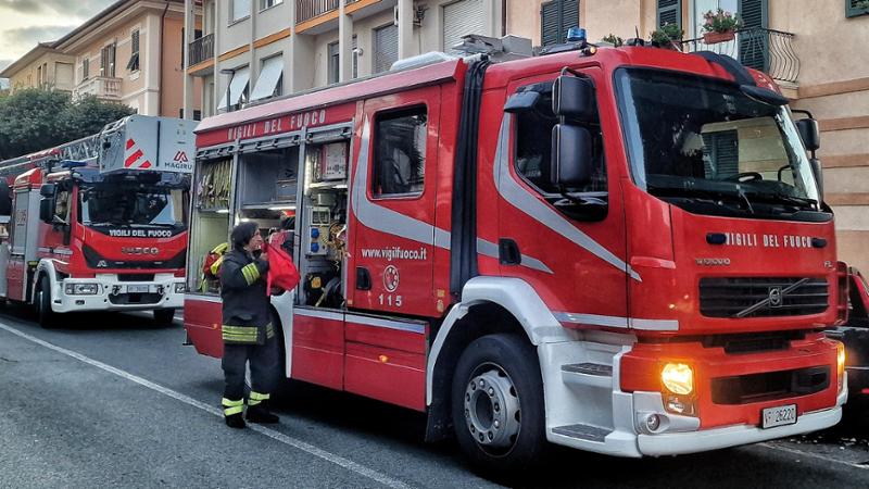 Incendio in un appartamento di Sampierdarena, due donne in pronto soccorso