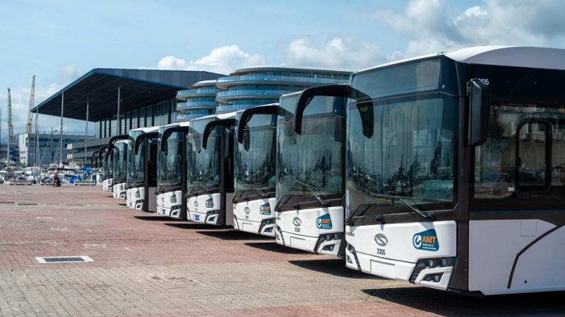Amt, in ritardo a Genova le nuove linee green. Filobus parcheggiati al Waterfront